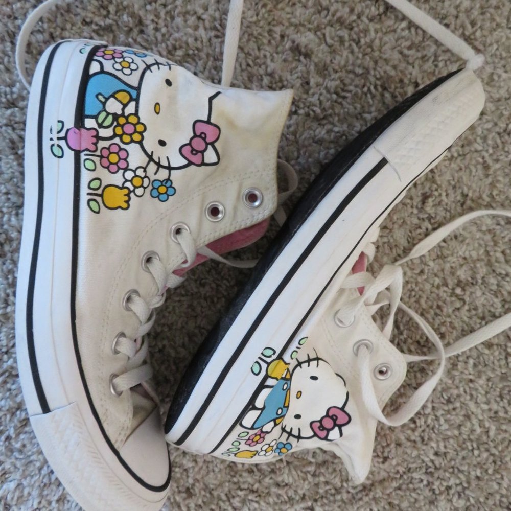 Hello Kitty Converse 7
